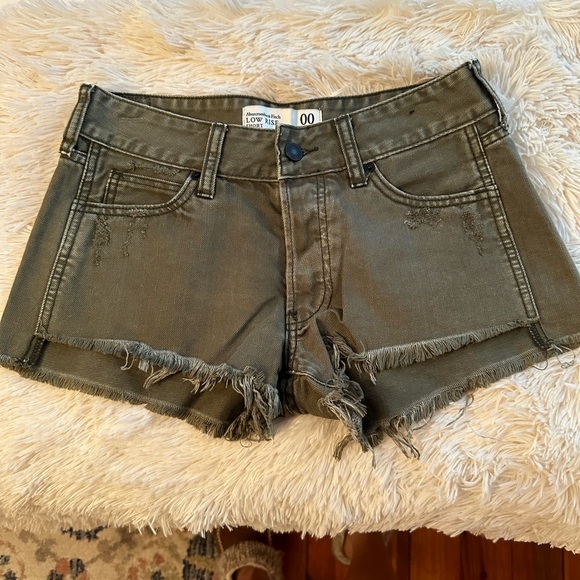 A&F Low Rise Short - Picture 1 of 3